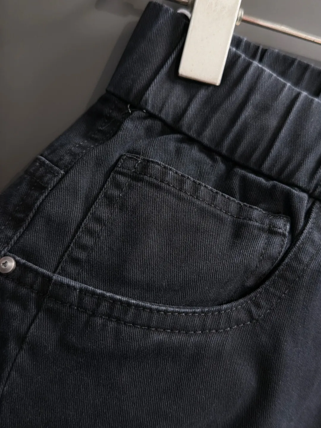 The next day shipped P195 Balenciaga 2026 summer New Arrival elastic casual pants, counter custom fabric Breathable high comfort, impeccable details, brand elements design concept, reflecting high quality. The hand feels delicate and soft! Casual cuts and awesome upper body! Sizes: S-3XL